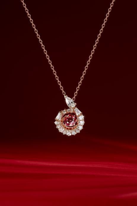 上Swarovski Snake系列绽放闪耀魅力AG真人国际施华洛世奇算什么档次？新年已至快戴(图2)