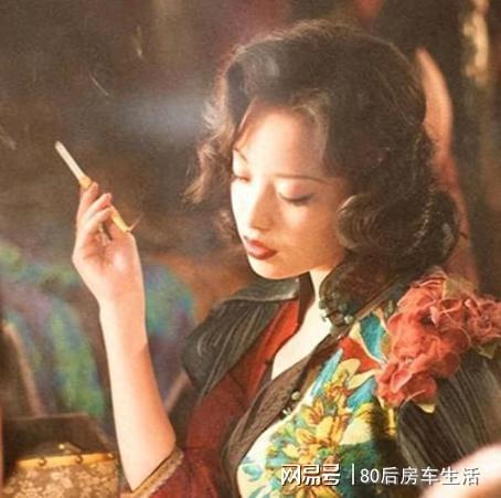 不雅照风波36岁再度凭刘德华翻红。ag真人平台第一游戏冯绍峰前女友因(图5)