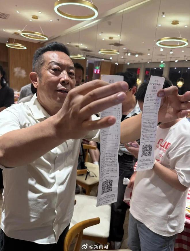 走后一小时却说“恶心”明天起全国所有门店上线“罗永浩菜单”AG真人百家家乐平台西贝创始人：罗永浩方结账时攒了会员积分(图3)