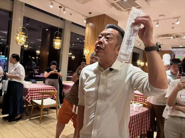 走后一小时却说“恶心”明天起全国所有门店上线“罗永浩菜单”AG真人百家家乐平台西贝创始人：罗永浩方结账时攒了会员积分(图5)